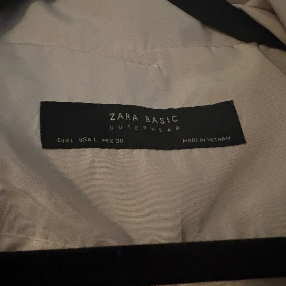 Zara Cream Utility Jacket with Relaxed Fit and Collared Neckline - Picture 9 of 9